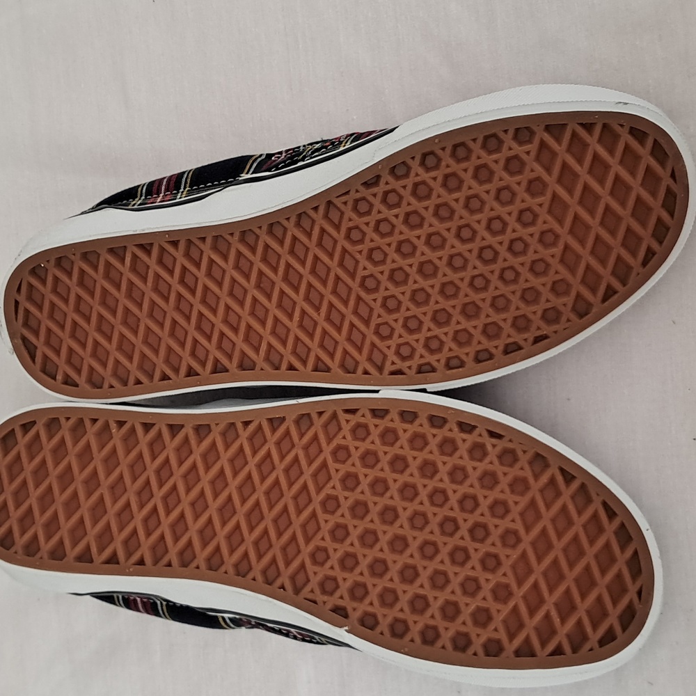 Vans Classic Slip-On Shoe. Woman's Size 8, Mens Size 6.5. Navy Blue Plaid. - Picture 8 of 10